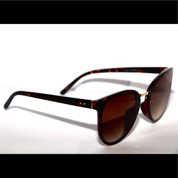 glasses with two dots on side